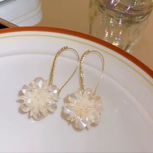 Gold and Cream Floral Earrings
